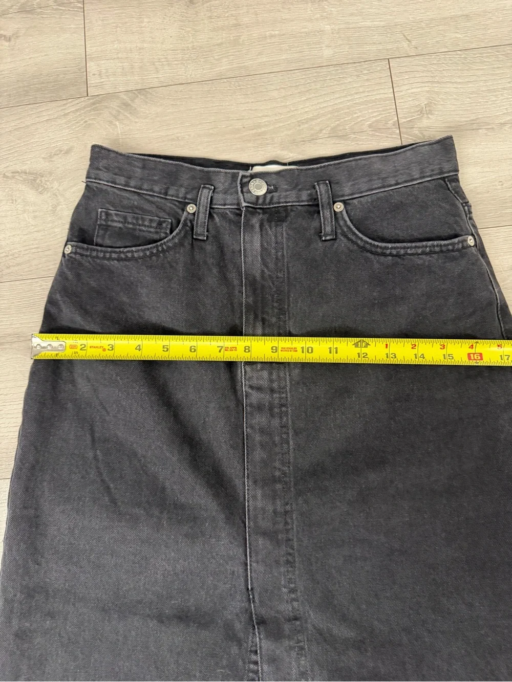 7114 MANGO Black Denim Midi Skirt - Classic Front-Slit Design